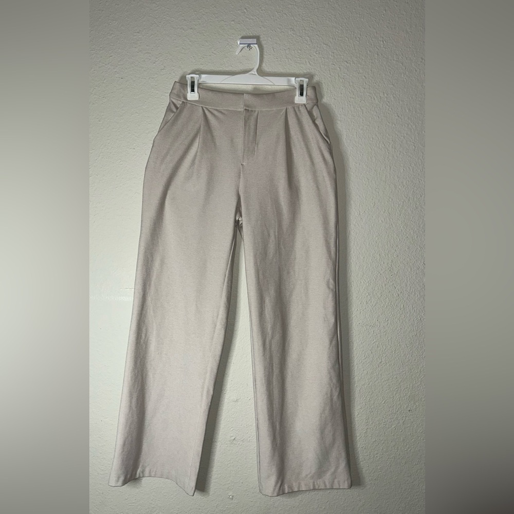 Vuori Women's Wide Leg Pants in Cream - Picture 6 of 12